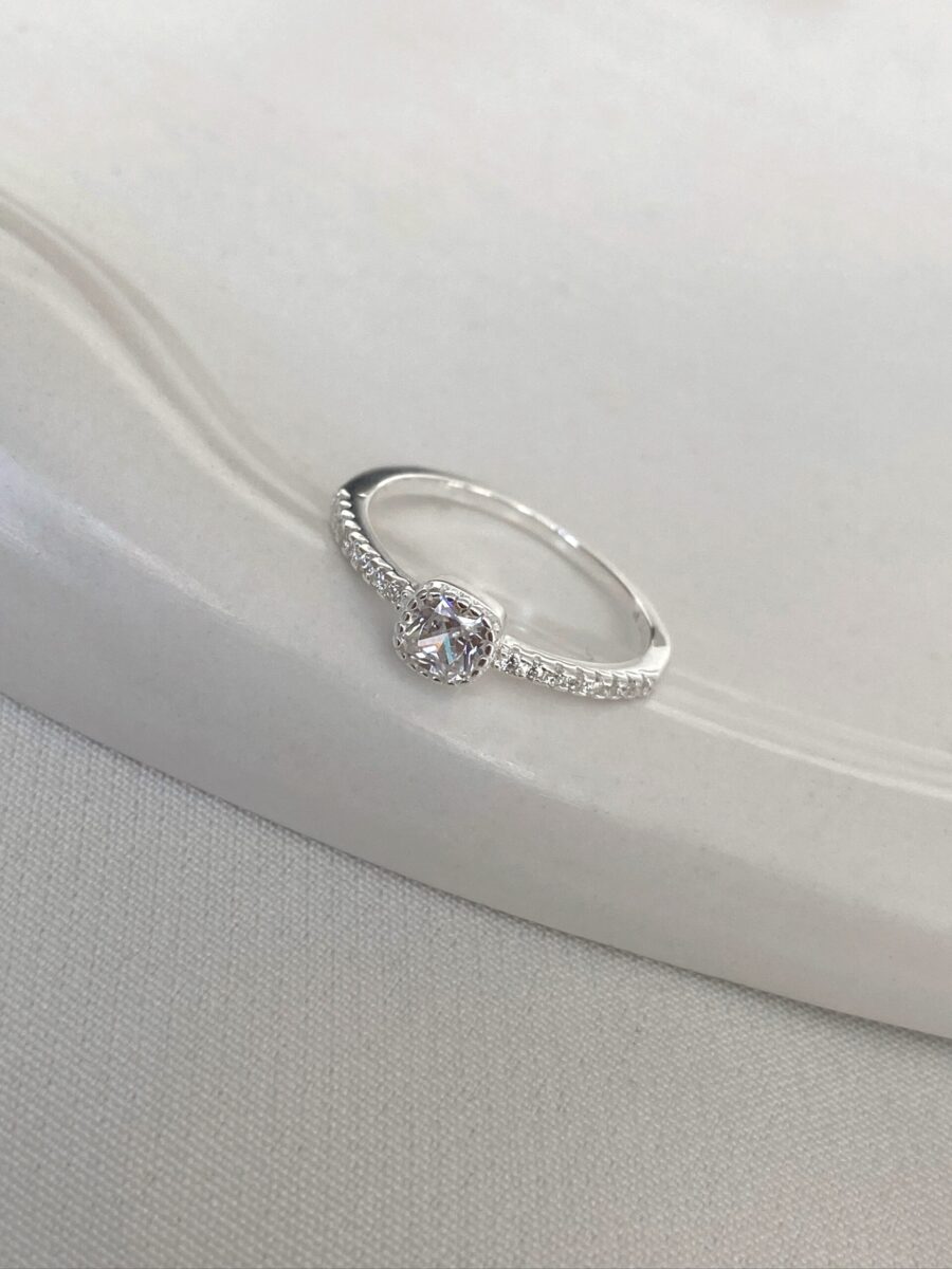 ·Anillo Cubic cuadrado·