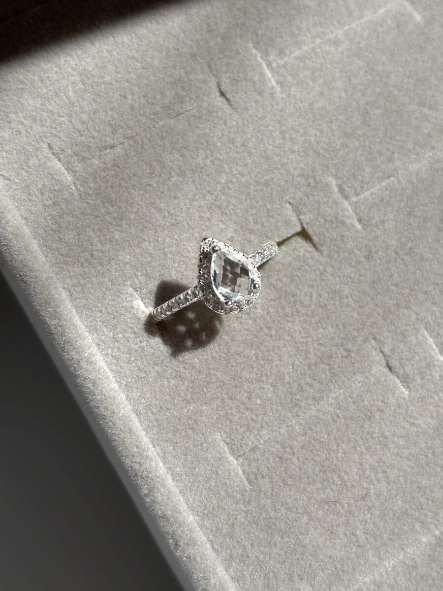 ·Anillo cubic gota·